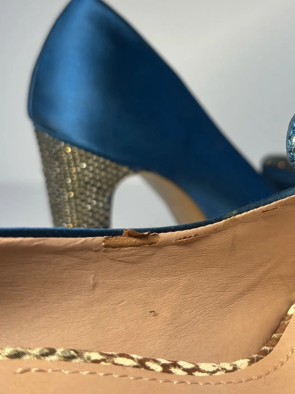 Vince Camuto Teal Blue Satin Rhinestone Bow Peep Toe Heels 6B Statement Pumps